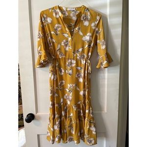 PETITE STUDIO SIZE S MIDI CELINA DRESS IN YELLOW FLORAL